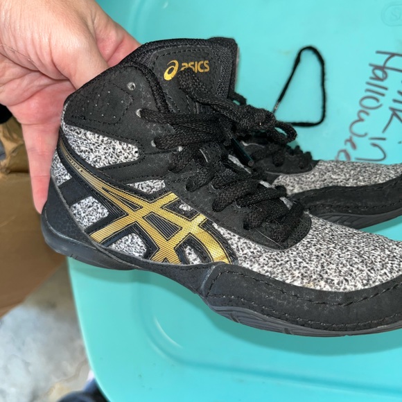 asics toddler shoes size 9